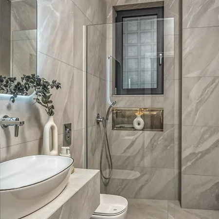 The White Luxury - Private Seaview With Pool By Mana Gers Willa