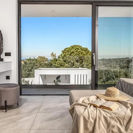 The White Luxury - Private Seaview With Pool By Mana Gers Willa
