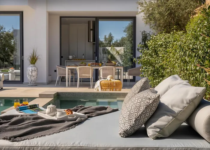 The White Luxury - Private Seaview With Pool By Mana Gers Vila