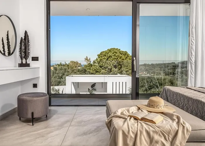 The White Luxury - Private Seaview With Pool By Mana Gers 빌라
